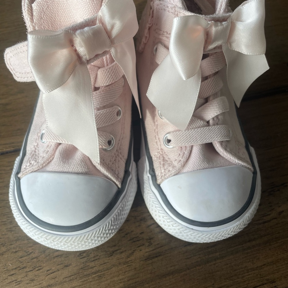 Converse Pink toddler Sneakers with Bows